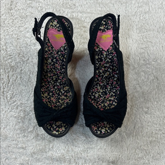 Rocket Dog black eyelet peep toe sling back cork heel sandals, size 7 - Picture 3 of 9